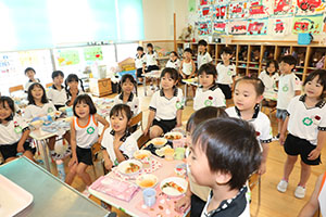 育てたミニトマトときゅうりいただきます　A・B