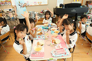 育てたミニトマトときゅうりいただきます　A・B