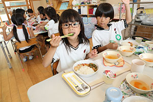 育てたミニトマトときゅうりいただきます　A・B