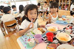 育てたミニトマトときゅうりいただきます　A・B