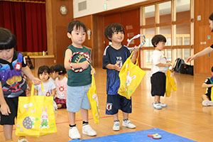 エンゼル七夕まつり　おかしのつかみどり・的あて・わなげ 　年少　 NO.2