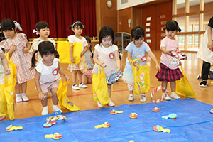 エンゼル七夕まつり　おかしのつかみどり・的あて・わなげ 　年少　 NO.2