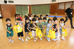 エンゼル七夕まつり　おかしのつかみどり・的あて・わなげ 　年少　 NO.1
