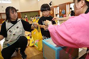 エンゼル七夕まつり　おかしのつかみどり・的あて・わなげ 　年少　 NO.1