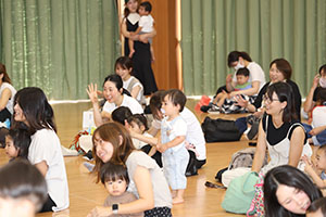 リトルエンゼル 「1歳児の親子の集い」が開かれました　