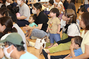リトルエンゼル 「1歳児の親子の集い」が開かれました　