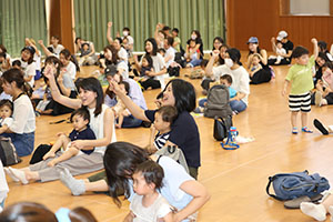 リトルエンゼル 「1歳児の親子の集い」が開かれました　