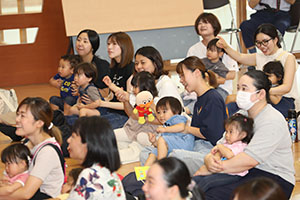リトルエンゼル 「1歳児の親子の集い」が開かれました　