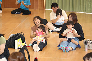 リトルエンゼル 「1歳児の親子の集い」が開かれました　