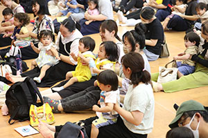 リトルエンゼル 「1歳児の親子の集い」が開かれました　