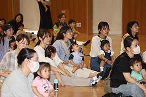 リトルエンゼル 「1歳児の親子の集い」が開かれました　
