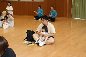 リトルエンゼル 「1歳児の親子の集い」が開かれました　