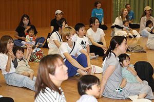 リトルエンゼル 「1歳児の親子の集い」が開かれました　