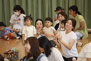 リトルエンゼル 「1歳児の親子の集い」が開かれました　