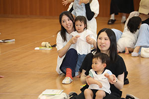 リトルエンゼル 「1歳児の親子の集い」が開かれました　