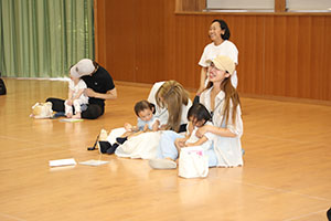 リトルエンゼル 「1歳児の親子の集い」が開かれました　