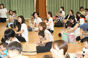 リトルエンゼル 「1歳児の親子の集い」が開かれました　