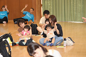 リトルエンゼル 「1歳児の親子の集い」が開かれました　