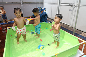 プール　楽しかったね　ひよこ