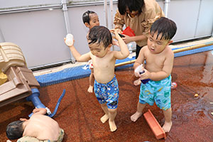 プール　楽しかったね　ひよこ