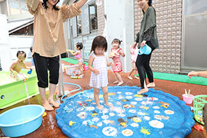 プール　楽しかったね　ひよこ
