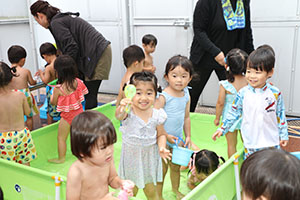 プール　楽しかったね　あひる・ぺんぎん