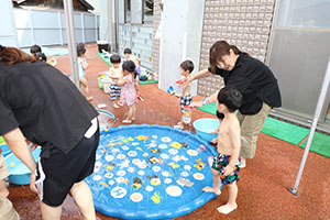 プール　楽しかったね　あひる・ぺんぎん