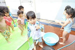 プール　楽しかったね　あひる・ぺんぎん