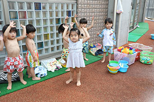 プール　楽しかったね　あひる・ぺんぎん