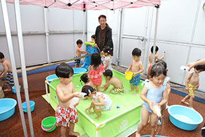 プール　楽しかったね　あひる・ぺんぎん