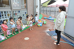 プール　楽しかったね　あひる・ぺんぎん