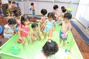 プール　楽しかったね　あひる・ぺんぎん