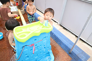 プール　楽しかったね　あひる・ぺんぎん