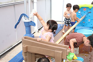 プール　楽しかったね　あひる・ぺんぎん