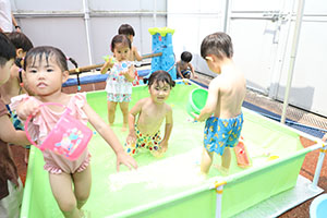 プール　楽しかったね　あひる・ぺんぎん