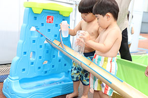 プール　楽しかったね　あひる・ぺんぎん