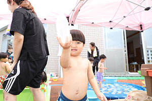 プール　楽しかったね　あひる・ぺんぎん