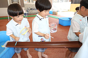 カラフル流しそうめん　楽しかったね！　きりん・りす