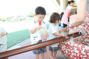 カラフル流しそうめん　楽しかったね！　きりん・りす