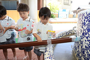 カラフル流しそうめん　楽しかったね！　きりん・りす