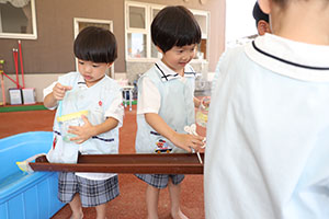 カラフル流しそうめん　楽しかったね！　きりん・りす