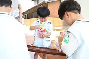 カラフル流しそうめん　楽しかったね！　きりん・りす