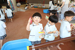カラフル流しそうめん　楽しかったね！　きりん・りす