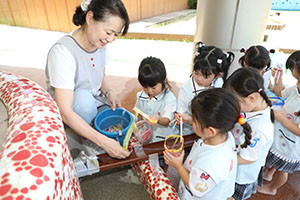 カラフル流しそうめん　楽しかったね！　きりん・りす