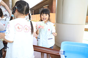 カラフル流しそうめん　楽しかったね！　きりん・りす