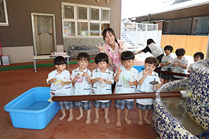 カラフル流しそうめん　楽しかったね！　きりん・りす