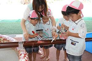 カラフル流しそうめん　楽しかったね！　うさぎ・ことり
