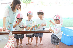 カラフル流しそうめん　楽しかったね！　うさぎ・ことり