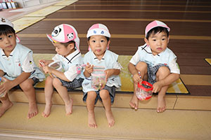 カラフル流しそうめん　楽しかったね！　うさぎ・ことり