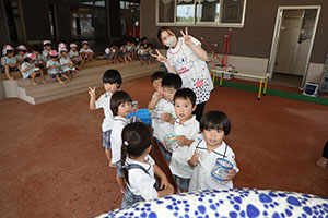カラフル流しそうめん　楽しかったね！　うさぎ・ことり
